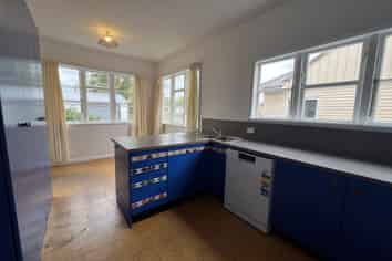 220 College Street, West End