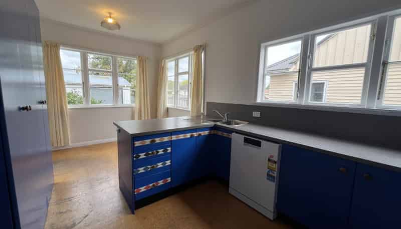 220 College Street, West End