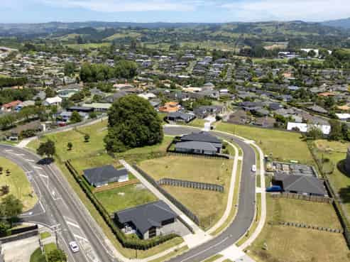 8, 14, 27 Omanga Way, Bethlehem