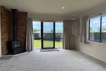 1  Hinton Place, Pyes Pa