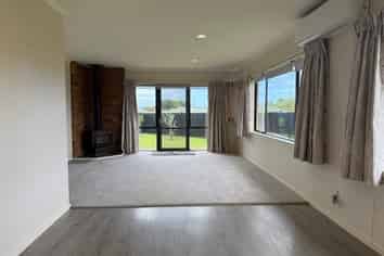 1  Hinton Place, Pyes Pa