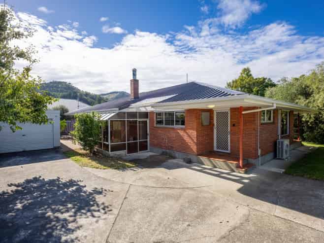 80 Halifax Street East, Nelson