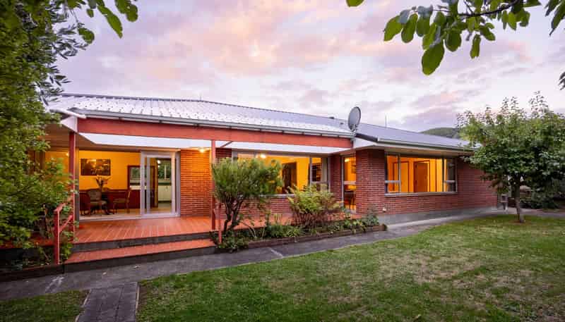 80 Halifax Street East, Nelson