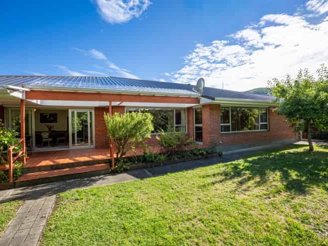 80 Halifax Street East, Nelson