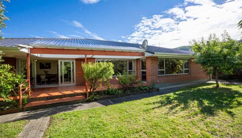 80 Halifax Street East, Nelson