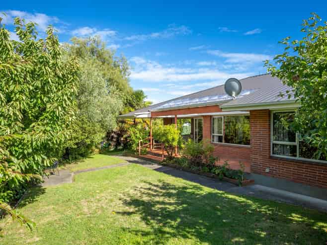 80 Halifax Street East, Nelson