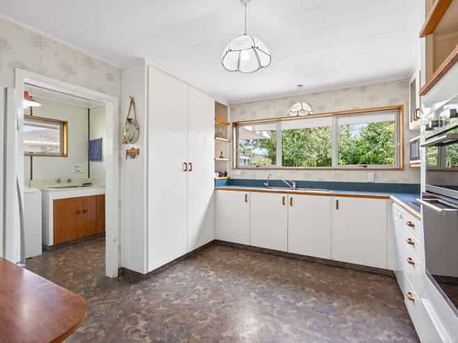 80 Halifax Street East, Nelson