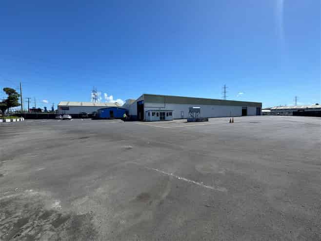 High Profile Warehouse & Secure Yard