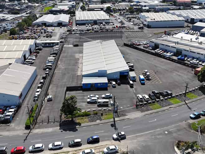 High Profile Warehouse & Secure Yard