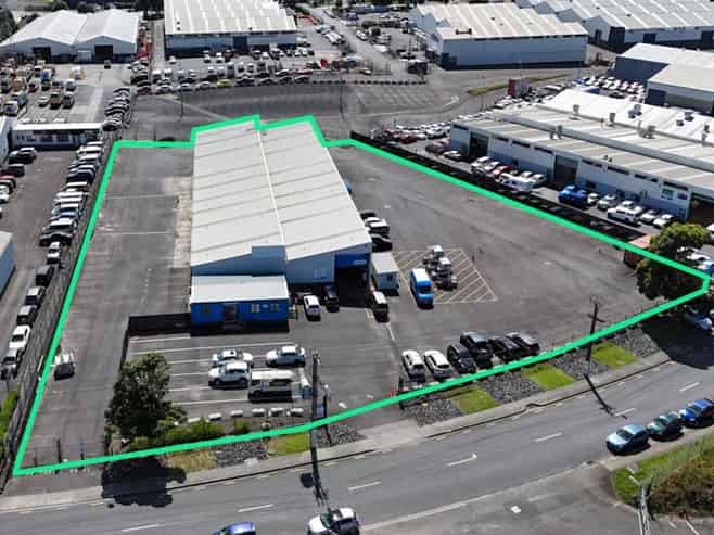 High Profile Warehouse & Secure Yard