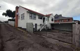 11 Dornwell Road, Three Kings