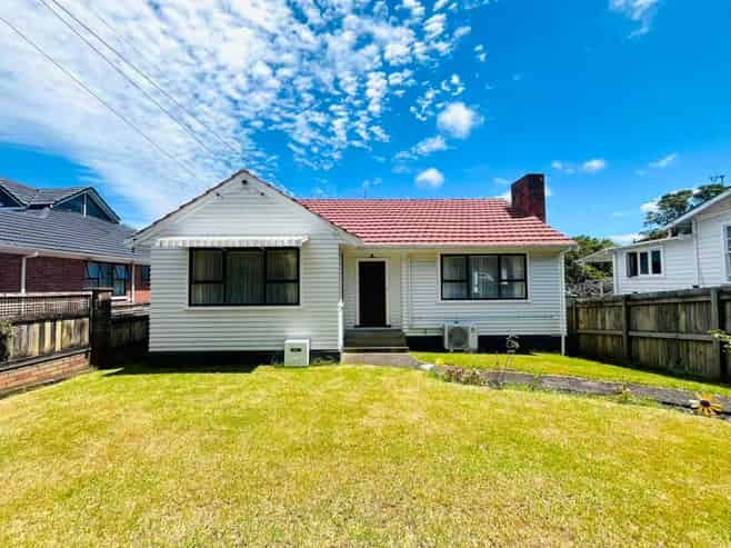 11 Dornwell Road, Three Kings