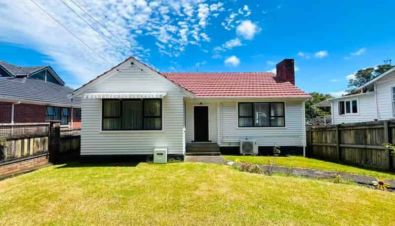 11 Dornwell Road, Three Kings