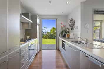 9C/130 Gills Road, Albany