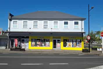 MODERN OFFICE/RETAIL WITH UNMATCHED VISIBILITY
