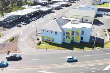 MODERN OFFICE/RETAIL WITH UNMATCHED VISIBILITY
