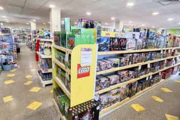 MODERN OFFICE/RETAIL WITH UNMATCHED VISIBILITY
