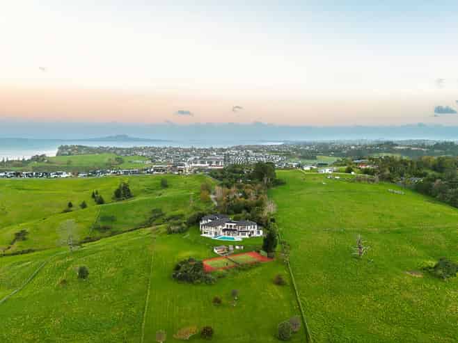 189 Vaughans Road, Okura