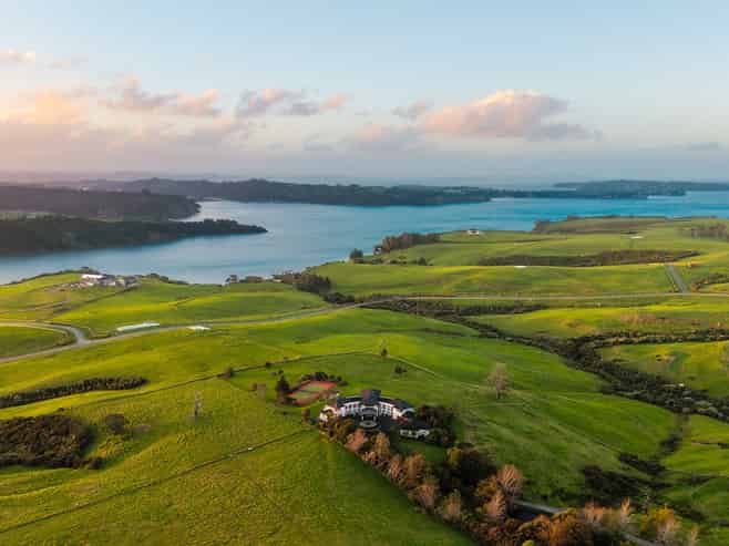 189 Vaughans Road, Okura