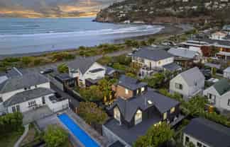 102A Esplanade, Sumner