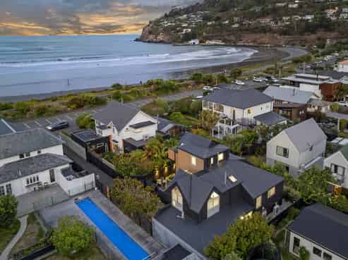 102A Esplanade, Sumner