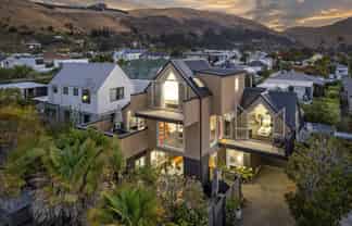 102A Esplanade, Sumner