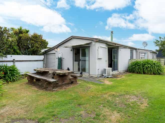 33 Kiharoa Street, Otaki Beach