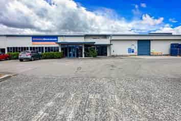 Massive Height and Size Warehouse