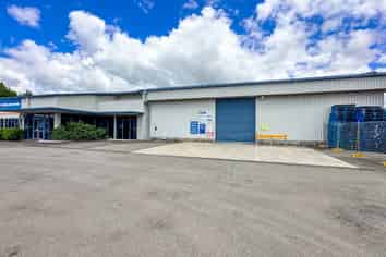 Massive Height and Size Warehouse