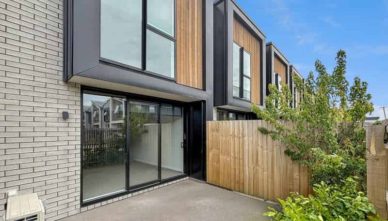 8/323 Lincoln Road , Addington