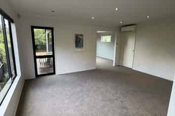 140 Sumnervale Drive, Sumner