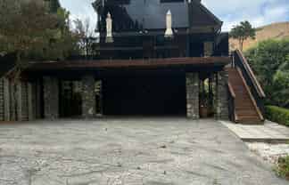 140 Sumnervale Drive, Sumner