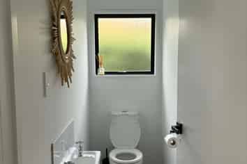 140 Sumnervale Drive, Sumner