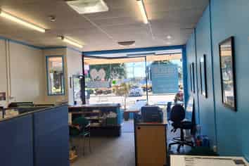 Retail or hospo site in Porirua