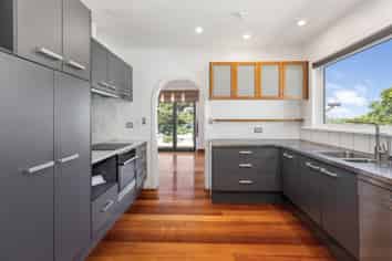 54 Tio Tio Road, Miramar