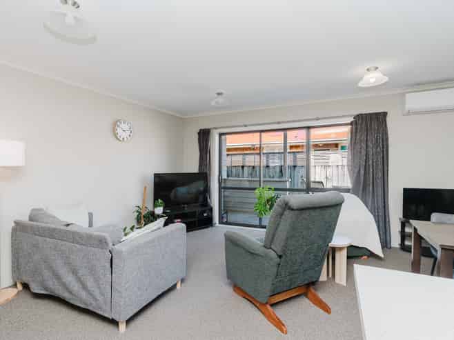 4/82 Clyde Street, Hamilton East