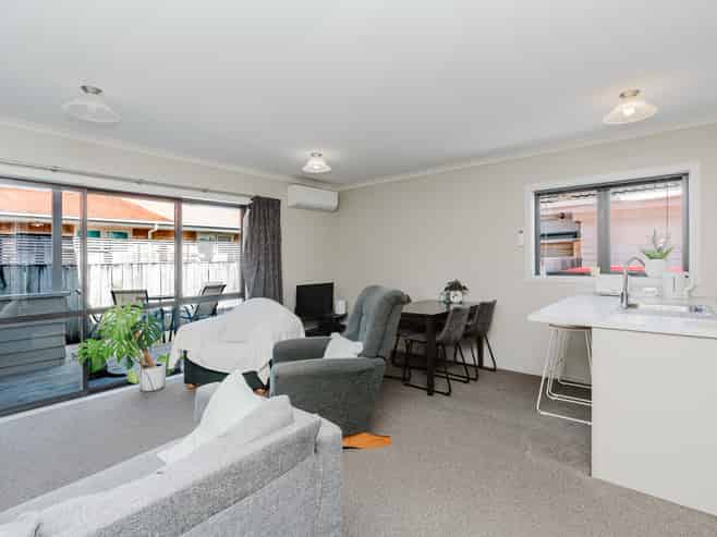 4/82 Clyde Street, Hamilton East