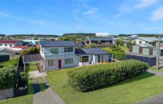 35 Shortt Street, Foxton Beach