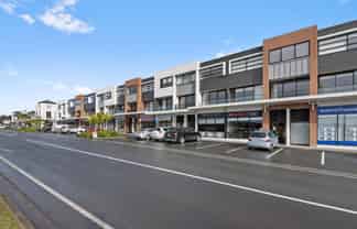 Retail gem on Millwater Parkway