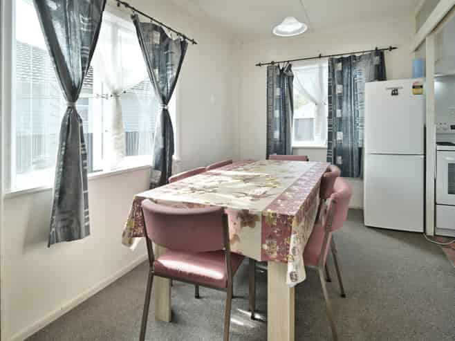 1105 Cunningham Crescent, Mayfair