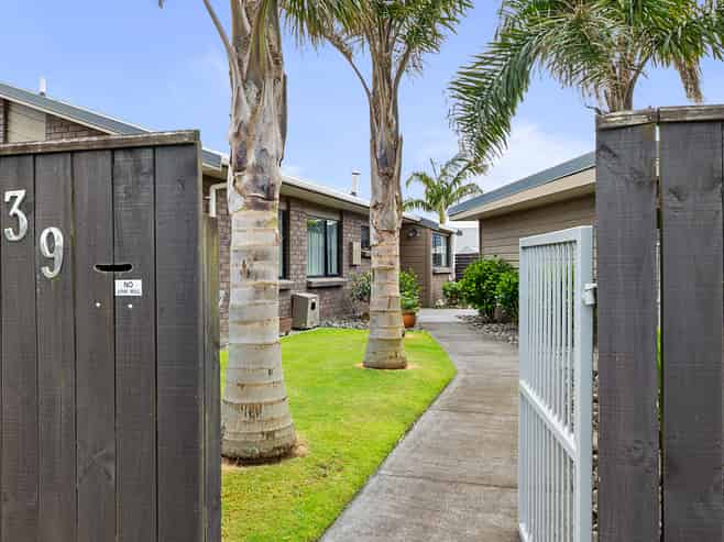 39 Tiverton Crescent, Whalers Gate