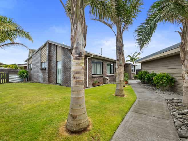 39 Tiverton Crescent, Whalers Gate