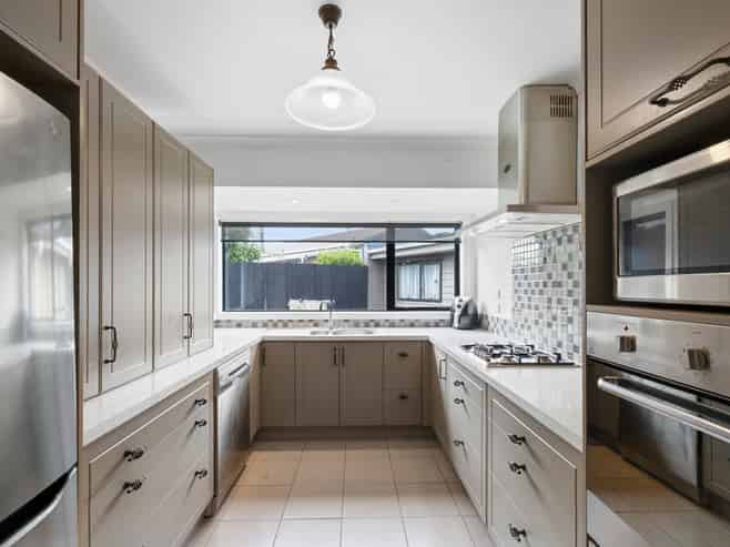 39 Tiverton Crescent, Whalers Gate