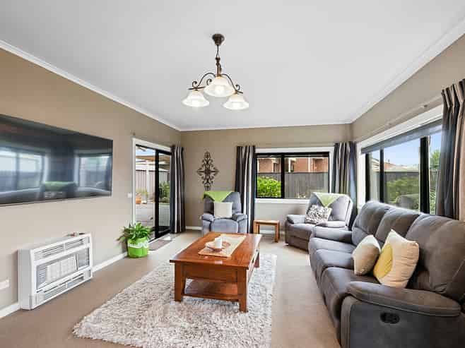 39 Tiverton Crescent, Whalers Gate