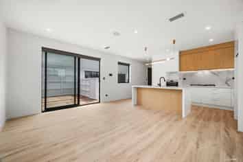 5 Spars Road, Wainui