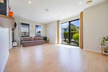 4 Irving Place, Hobsonville