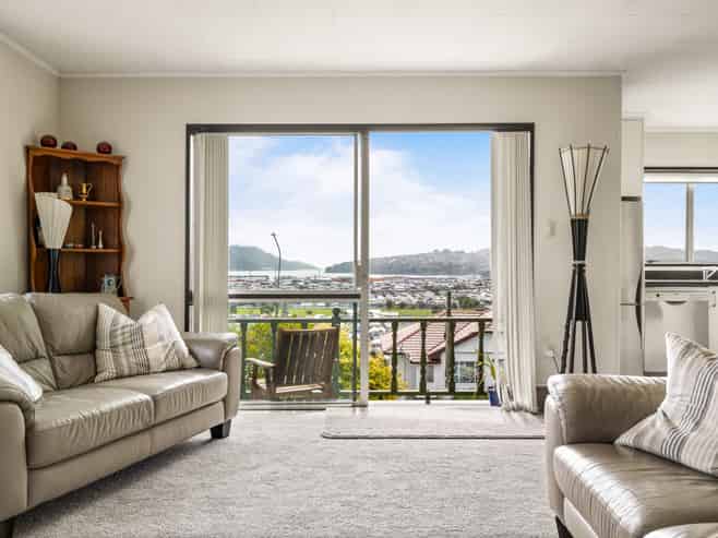 62 Easther Crescent, Kew