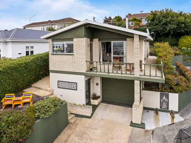 62 Easther Crescent, Kew