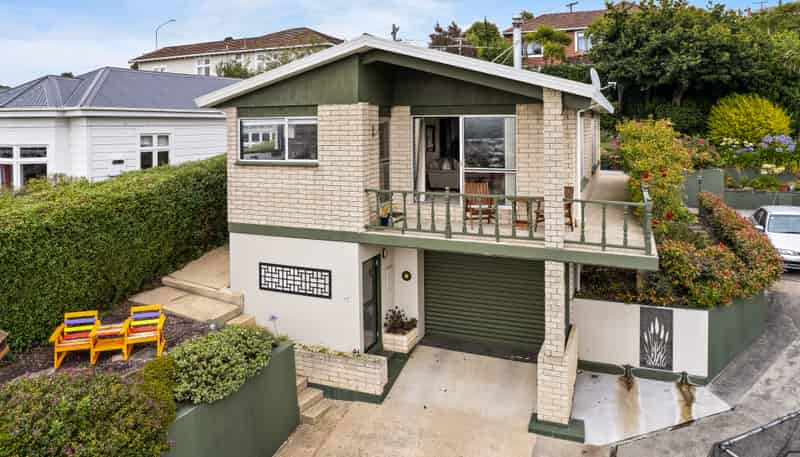 62 Easther Crescent, Kew