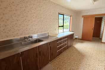 2447 State Highway 6, Okaramio